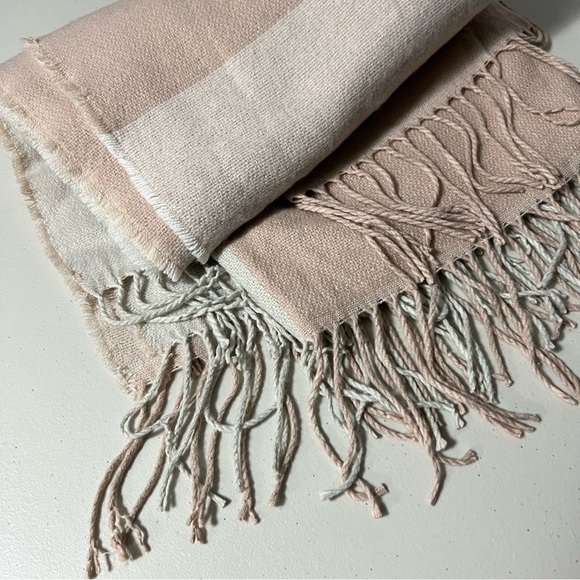 🆕 Soia & Kyo Light Pink & Cream Colorblocked Open Poncho W/ Scarf Hem OS Shawl - Picture 7 of 11